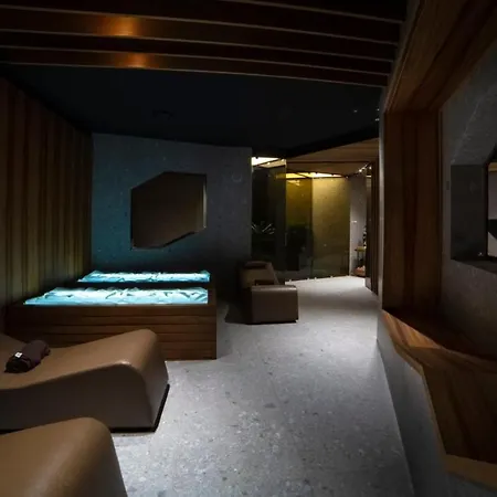 Grand Elite Hotel 3*