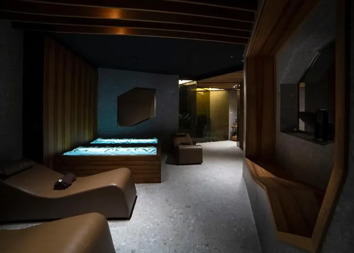 Grand Elite Hotel 3*